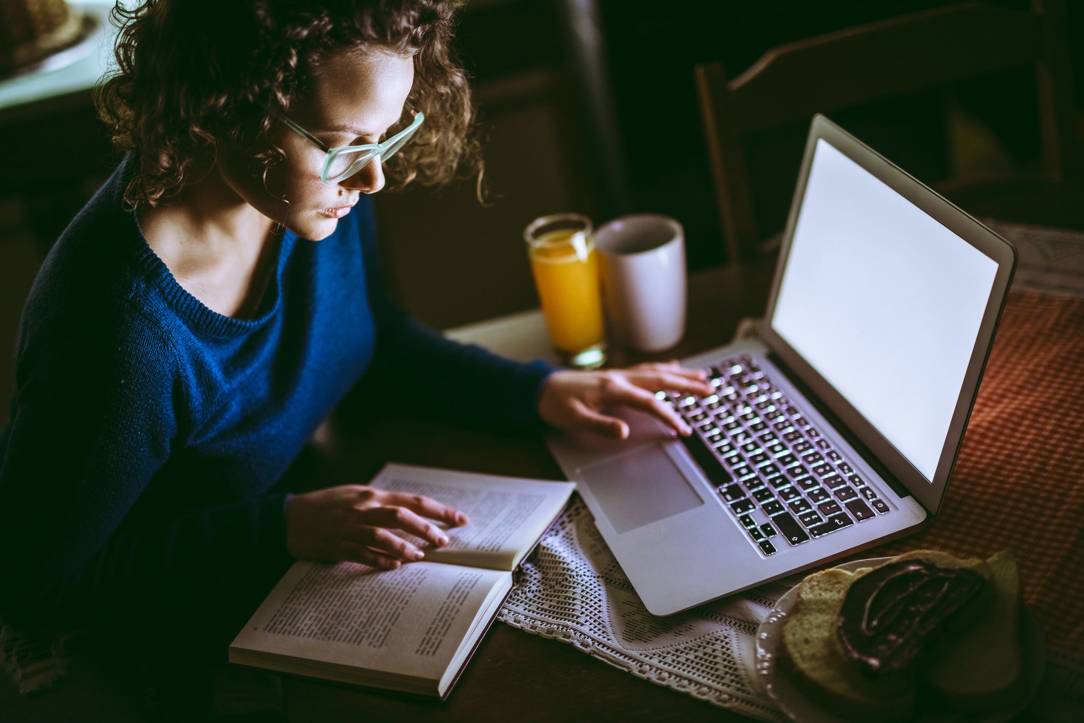 A woman studies using the computer.